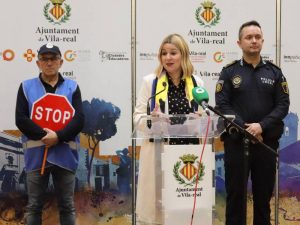 Patrullas escolares junto a la Policía Local para regular el tráfico en accesos a colegios de Vila-real