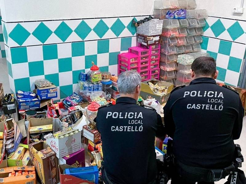 Cientos de alimentos caducados son incautados por la Policía Local de Castelló en un comercio