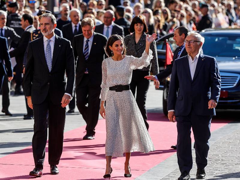 El Rey Felipe VI junto a la Reina Letizia en la entrega de los Premios Rei Jaume I en València