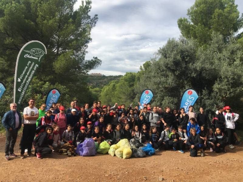 Limpieza de ‘la Renegà’ con alumnado de Torre del Rei en Oropesa del Mar