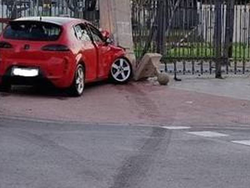 Detenido tras empotrar el coche contra el Hospital Provincial de Castellón