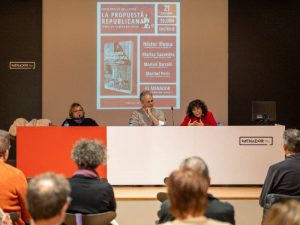 Illueca solicita al Gobierno “contundencia en defensa de la democracia» en la presentación de su libro en Castellón