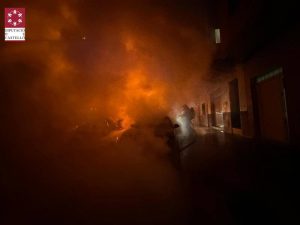 Incendio de tres coches en Burriana