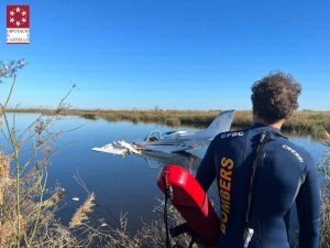 Cae con su aeronave en la marjalería de la Llosa