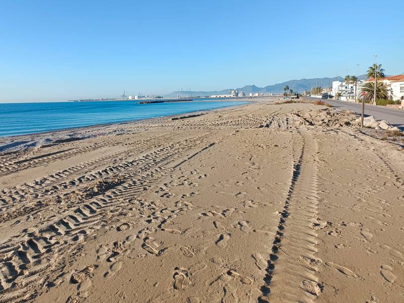 Puerto de Castelló concluye la primera fase de aporte de arena a la playa de Almassora