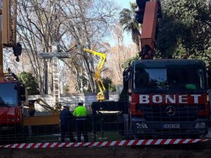 Importante despliegue Policial en la retirada de la Cruz de Ribalta en Castellón