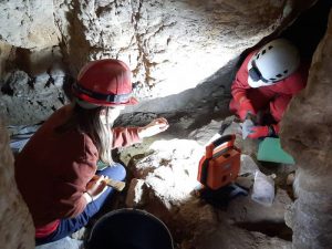 Descubiertos enterramientos de 4.800 años en la Cova dels Diablets de la Serra d’Irta