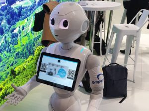 Oropesa del Mar revoluciona Fitur 2023 con el robot Pepper