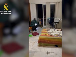 La Guardia Civil libera a mujer y niño retenidos dos meses en un hotel por pareja violenta en Alcossebre