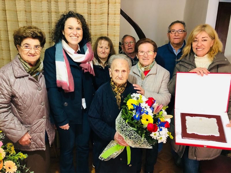 Almassora felicita a Julia Paricio Barrachina por su 100 cumpleaños
