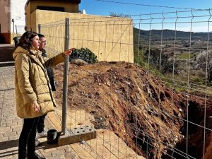 Canet lo Roig denuncia que recibe agua en cubas tres meses después del temporal