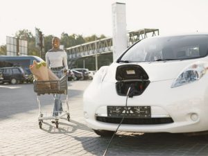 Grandes comercios que ya quieren participar en el negocio del automóvil eléctrico