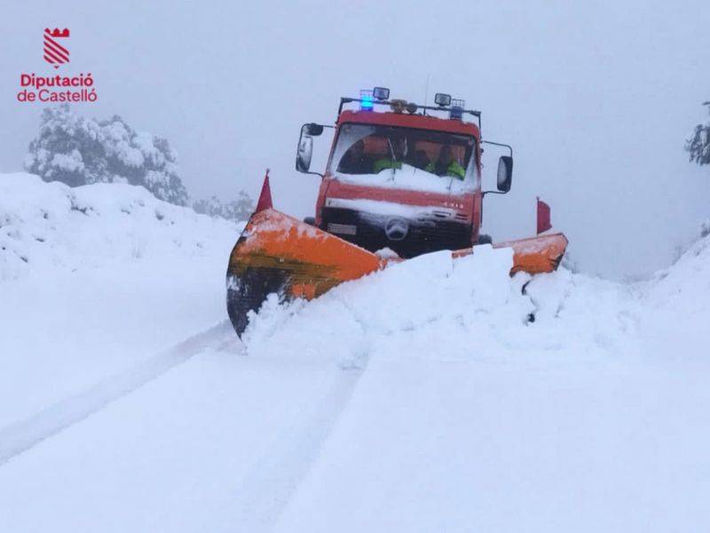 La nieve obliga al uso de cadenas en carreteras de la provincia de Castellón