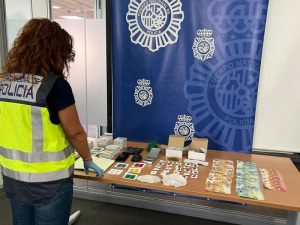 Agrede sexualmente a su sobrina menor y la utiliza para vender droga en Alicante