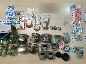 Detenidos en Alicante por el fuerte olor a marihuana que salía del establecimiento