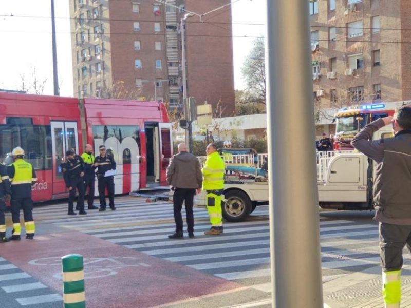 Colisión de un tranvía y un vehículo en Valencia