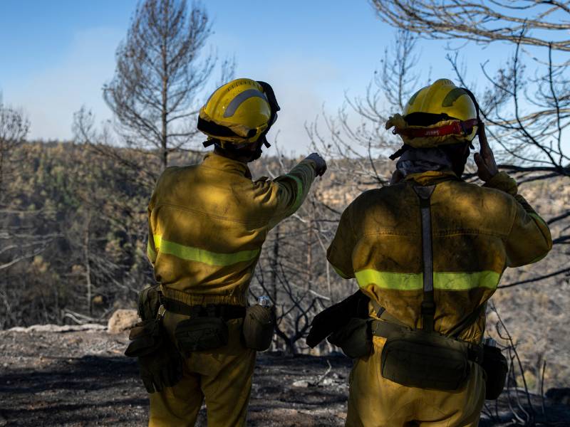 500 medios terrestres y 23 aéreos hoy se centran en refrescar los puntos calientes del incendio de Villanueva de Viver – Castellón