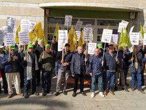 Agricultores valencianos  protestan contra el «monopolio de Agroseguro»