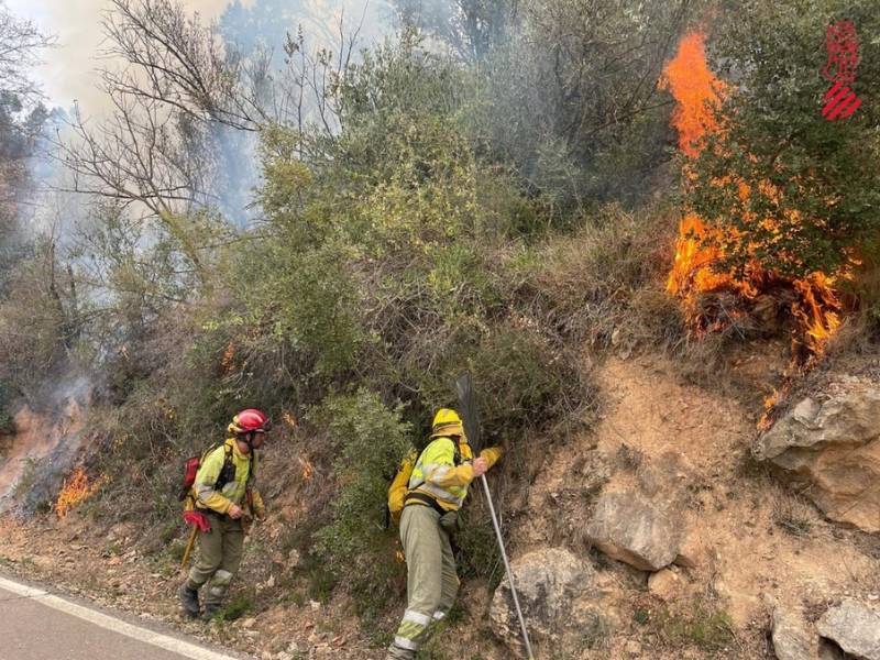 Murcia se suma a la ayuda en «las horas mas críticas» del incendio de Villanueva de Viver – Castellón