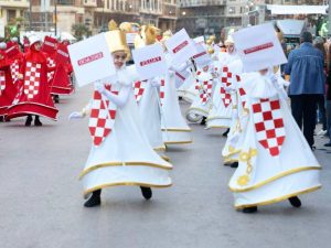 La Cabalgata del Ninot en València: sátira, música y color en el centro de la ciudad