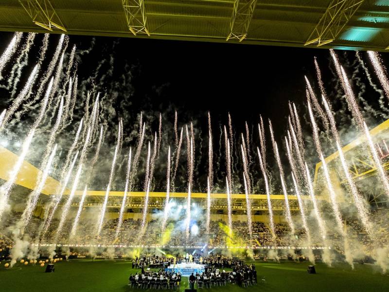 El Villarreal CF celebra su centenario con 20.000 personas en el Estadio de la Ceramica