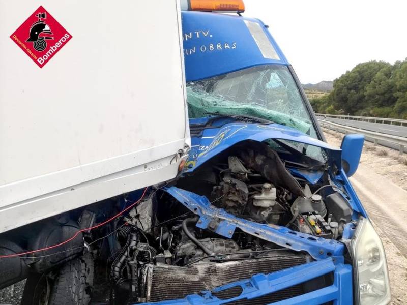 Accidente múltiple con siete vehículos implicados en la AP7 en La Vila Joiosa (Alicante)