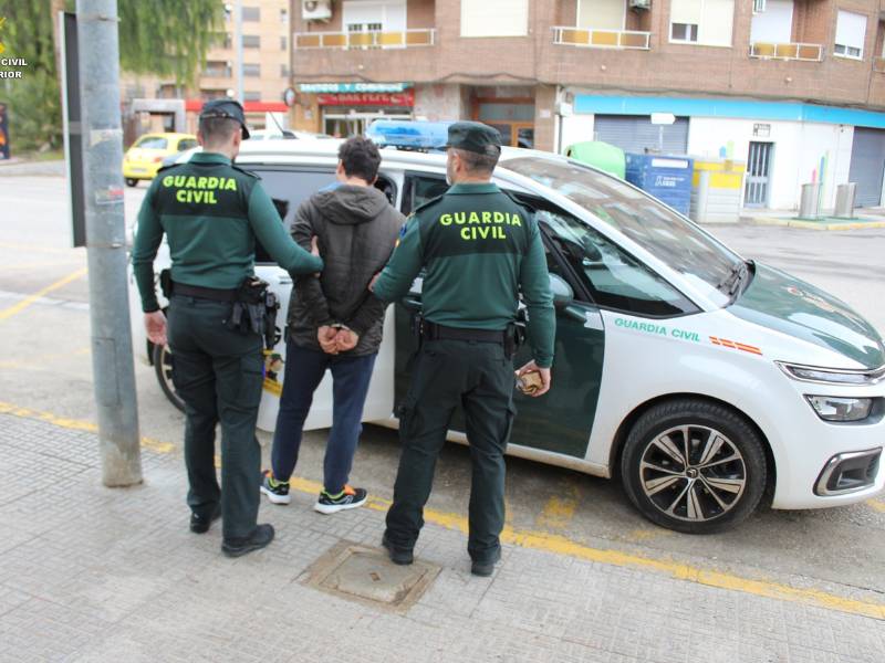 Dos detenidos por el robo de 52 teléfonos móviles en una tienda de Picassent – Valencia