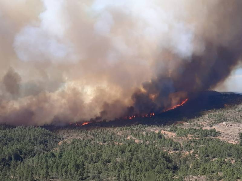 Grave incendio en Villanueva de Viver (Castellón): Desalojados ‘Los Calpes’ y ‘Fuente La Reina’