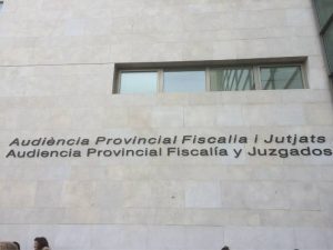 Libertad con orden de alejamiento para la pareja que agredió al joven acusado de matar a su hijo – Valencia