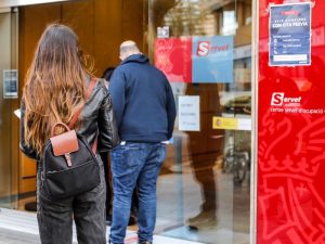 En febrero baja el paro en la Comunitat Valenciana