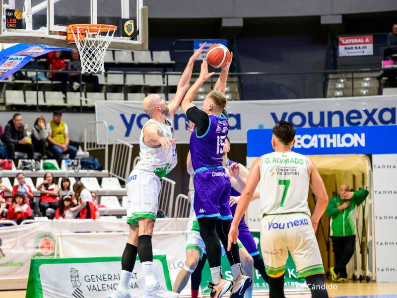 El Tau Castelló logra una victoria impresionante con una remontada histórica