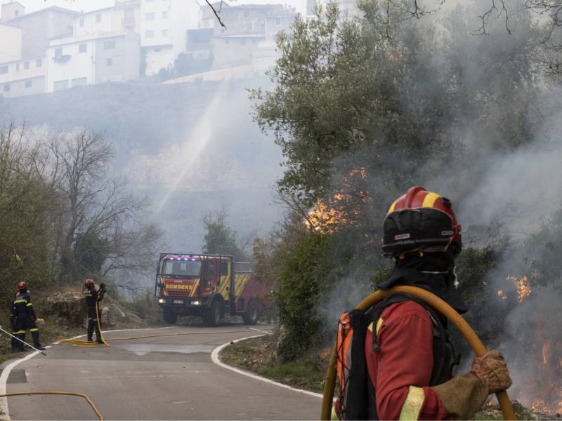 El incendio en Villanueva de Viver se mantiene estable gracias a la humedad y la falta de viento – Castellón