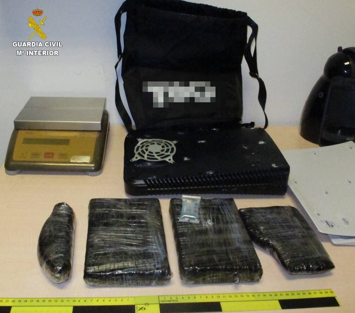 Detenido en el Aeropuerto de Valencia con casi tres kilos de cocaína ocultos en la maleta