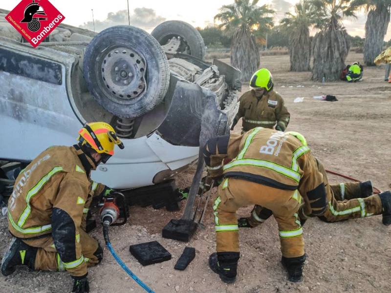 Un fallecido y ocho heridos en un accidente en Pilar de la Horadada (Alicante)