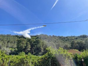 Este domingo podrán volver a sus casas los vecinos desalojados por el incendio de Alzira (Valencia)