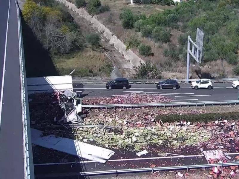 Un fallecido y tres heridos en un accidente de camión en la AP-7 Peñíscola – Castellón