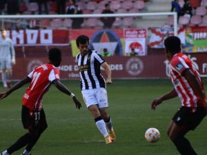 Jeremy De León da la victoria al Castellón en el descuento