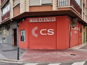 Ciudadanos denuncia vandalismo en la fachada de su sede electoral en Castellón