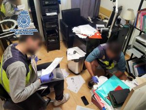 Diecinueve detenidos por falsificación de documentos para proteger a refugiados ucranianos – Torrevieja (Alicante)