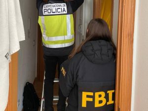 La Policía y el FBI detienen a un ciberestafador por un fraude de 2,5 millones con productos dentales