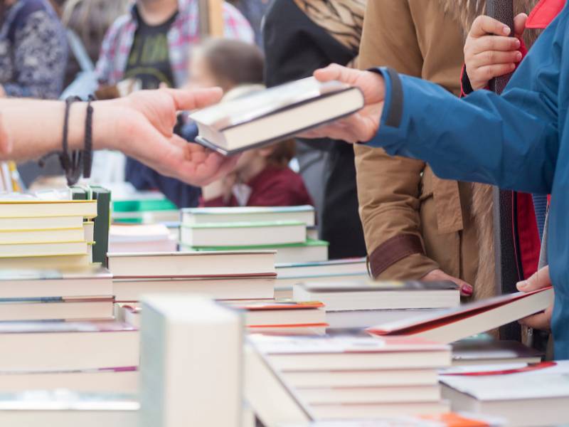 Las editoriales valencianas celebran el ‘Día del Libro 2023’ con «moderado optimismo»