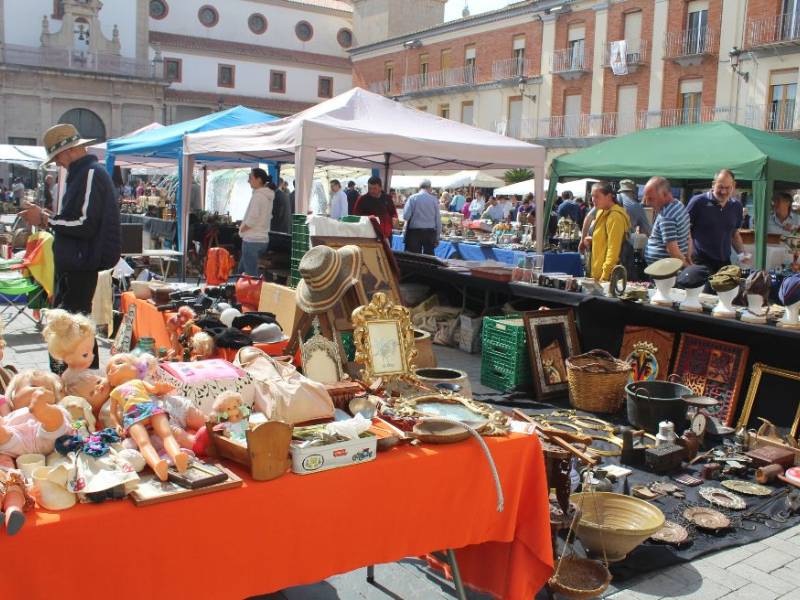 Feria del Libro y Feria de Coleccionismo y Antigüedades en Nules (Castellón)