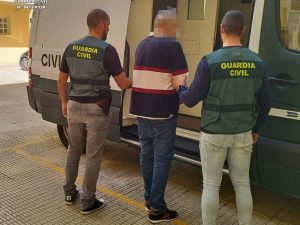 Detenido tras robar en el interior de 14 vehículos en Bétera (Valencia)