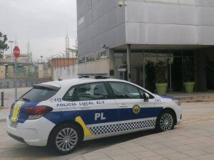 Rompe una orden de alejamiento para robarle el perro a su cuñada en Elche-Alicante