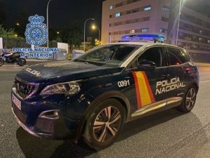 La Policía Nacional busca a tres hombres sospechosos de apuñalar a otro para robarle en Valencia