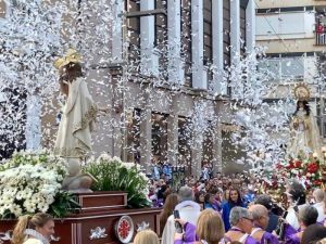 La misa del Domingo de Resurrección y la procesión del Encuentro ponen fin a la Semana Santa de Almassora 2023