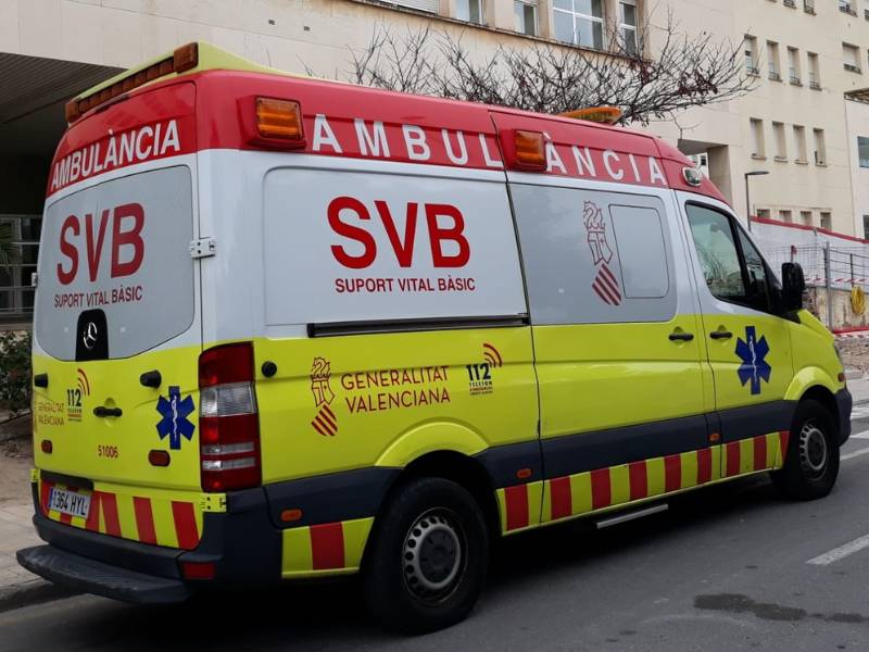 Accidente de parapente deja a hombre herido al caer en una calle de Benidorm (Alicante)