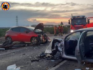 Dos heridas en choque frontal en la CV-304 entre Vinalesa y Meliana (Valencia)