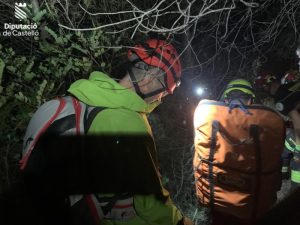 Rescate nocturno de un hombre en lo alto de un pico en Torrechiva (Castellón)