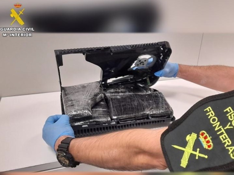 Detenida en el aeropuerto de Alicante con casi tres kilos de cocaína dentro de una videoconsola – VÍDEO